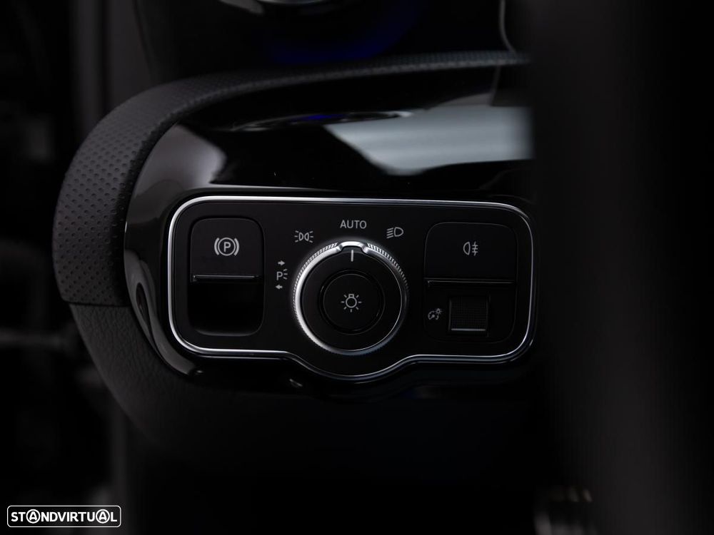 Mercedes-Benz A 250 7G-DCT AMG Line - 15