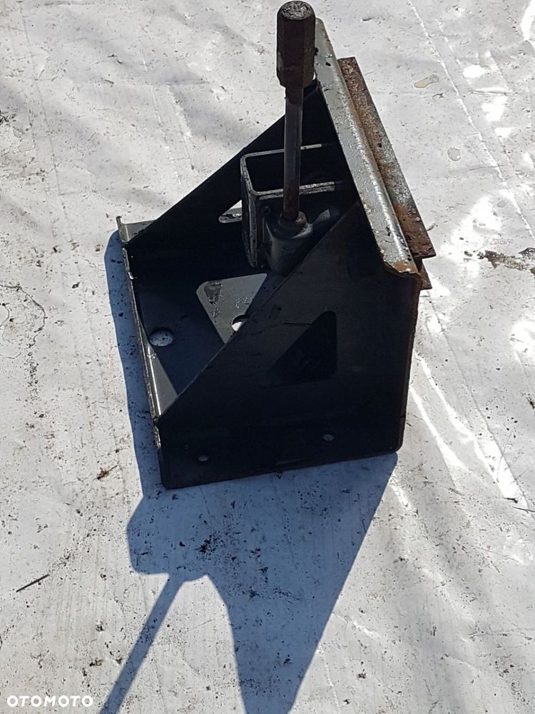 WINDA WIESZAK MOCOWANIE KOŁA ZAPASOWEGO DAF 55 LF KOŁA 19,5 - 3