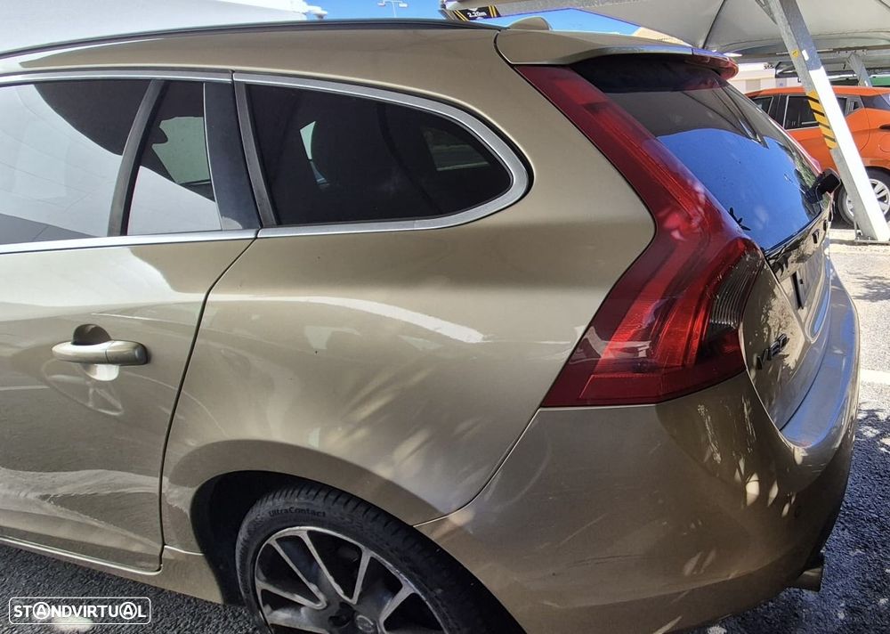 Volvo V60 2.0 D3 Momentum - 4
