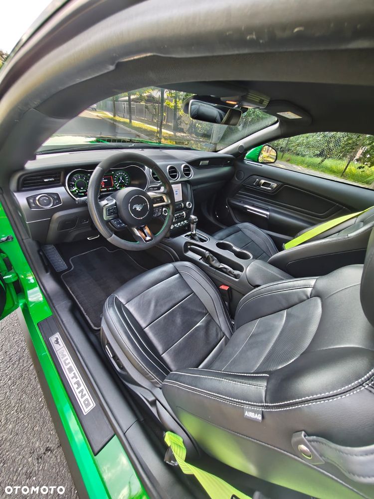 Ford Mustang - 25