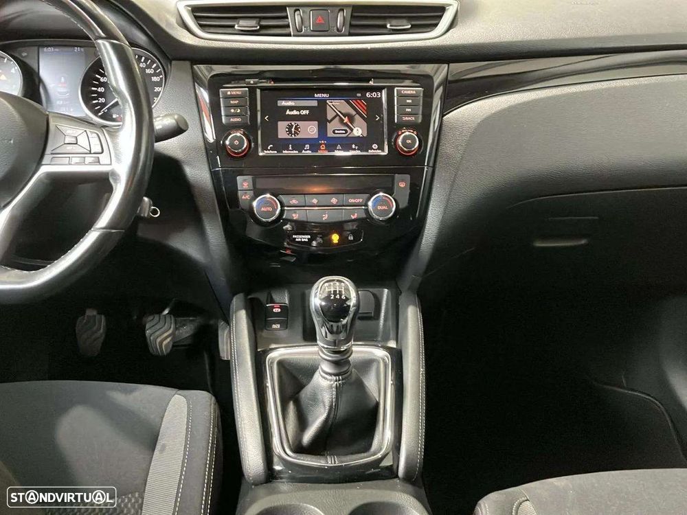 Nissan Qashqai 1.5 dCi N-Connecta J18 - 10