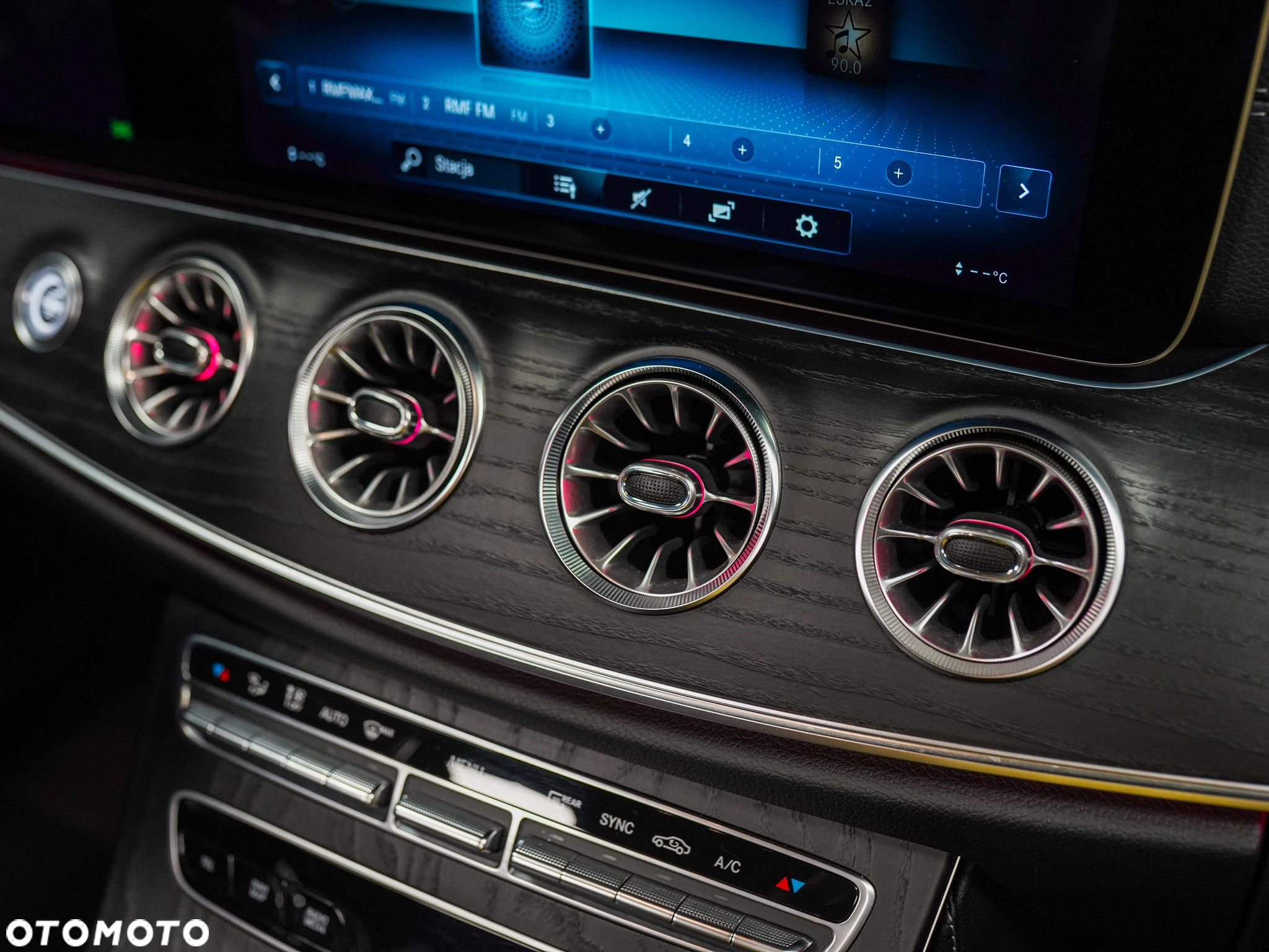 Mercedes-Benz Klasa E 200 Kabriolet 4-Matic 9G-TRONIC - 27