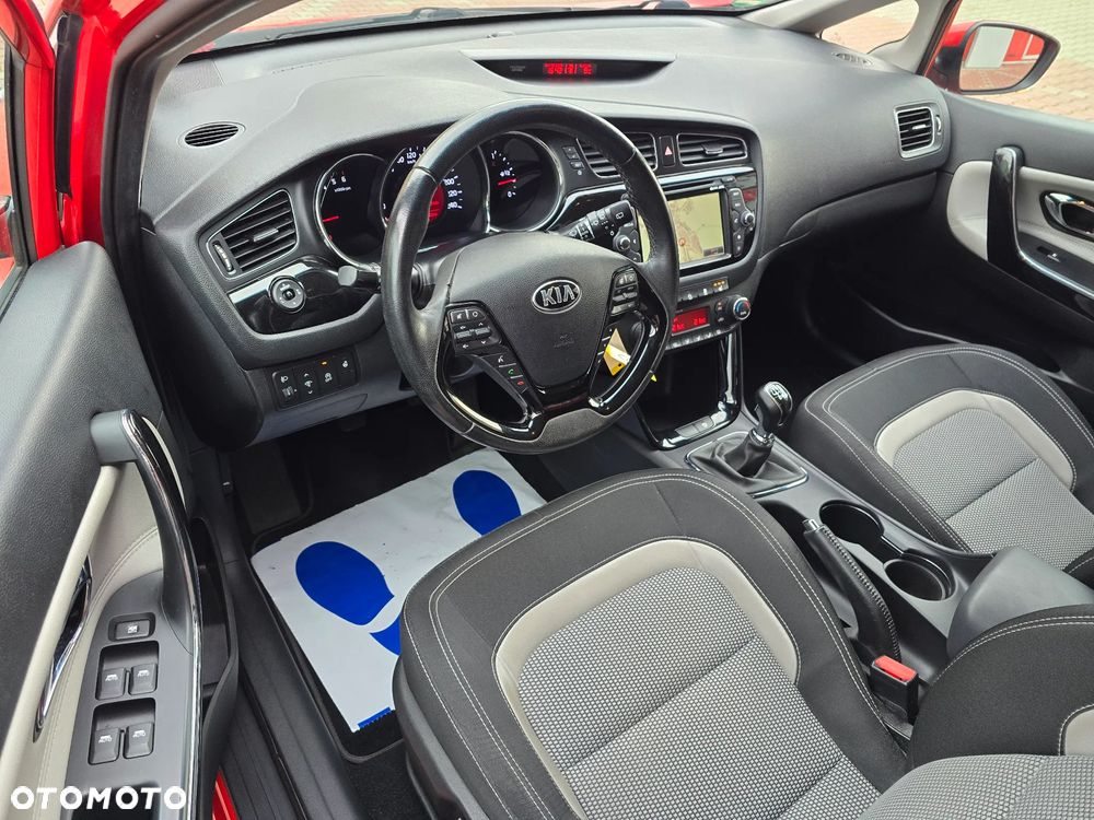 Kia Ceed 1.6 CRDi 128 Dream Team Edition - 18