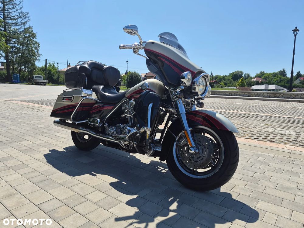 Harley-Davidson FLHTCU Ultra - 2