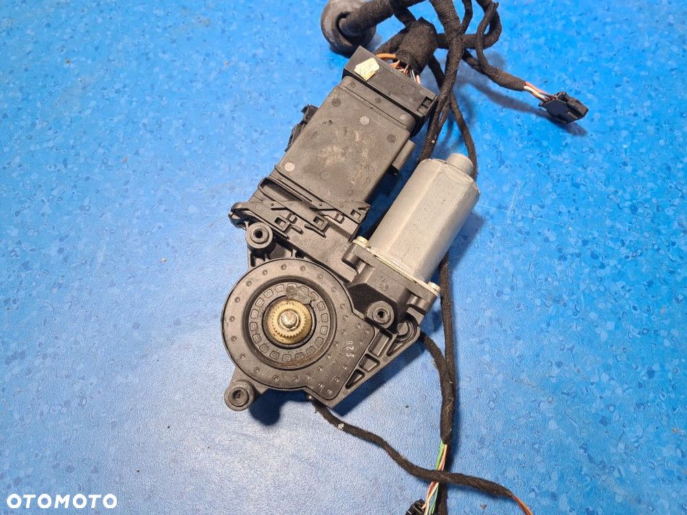 VW PASSAT B5 LIFT KOMBI SILNICZEK SZYBY PRAWY TYŁ - 1