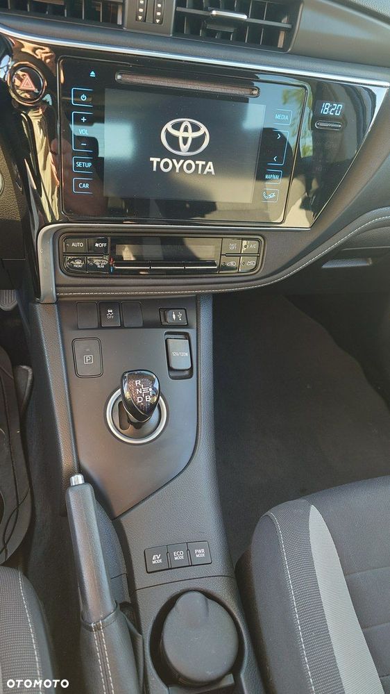 Toyota Auris - 12