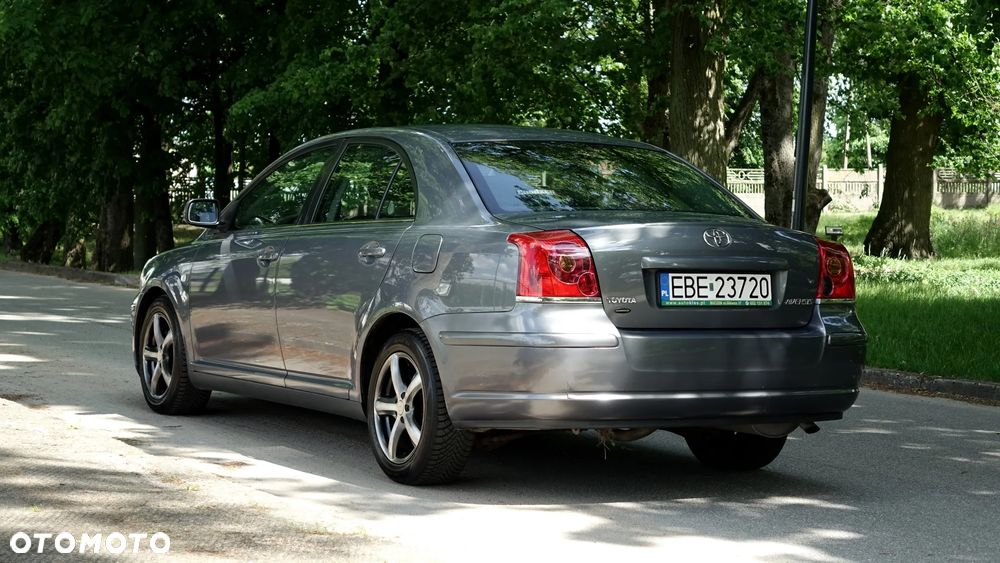 Toyota Avensis - 28