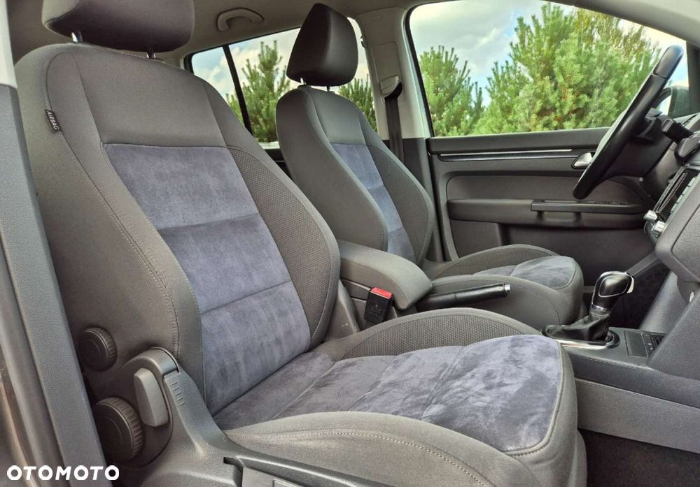 Volkswagen Touran - 10