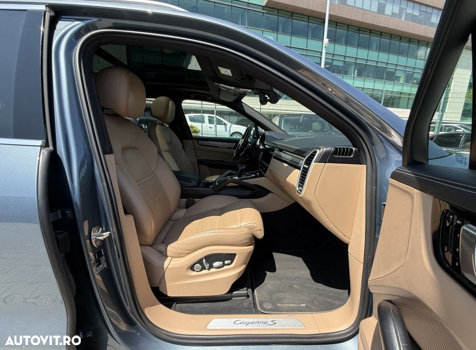 Porsche Cayenne - 15