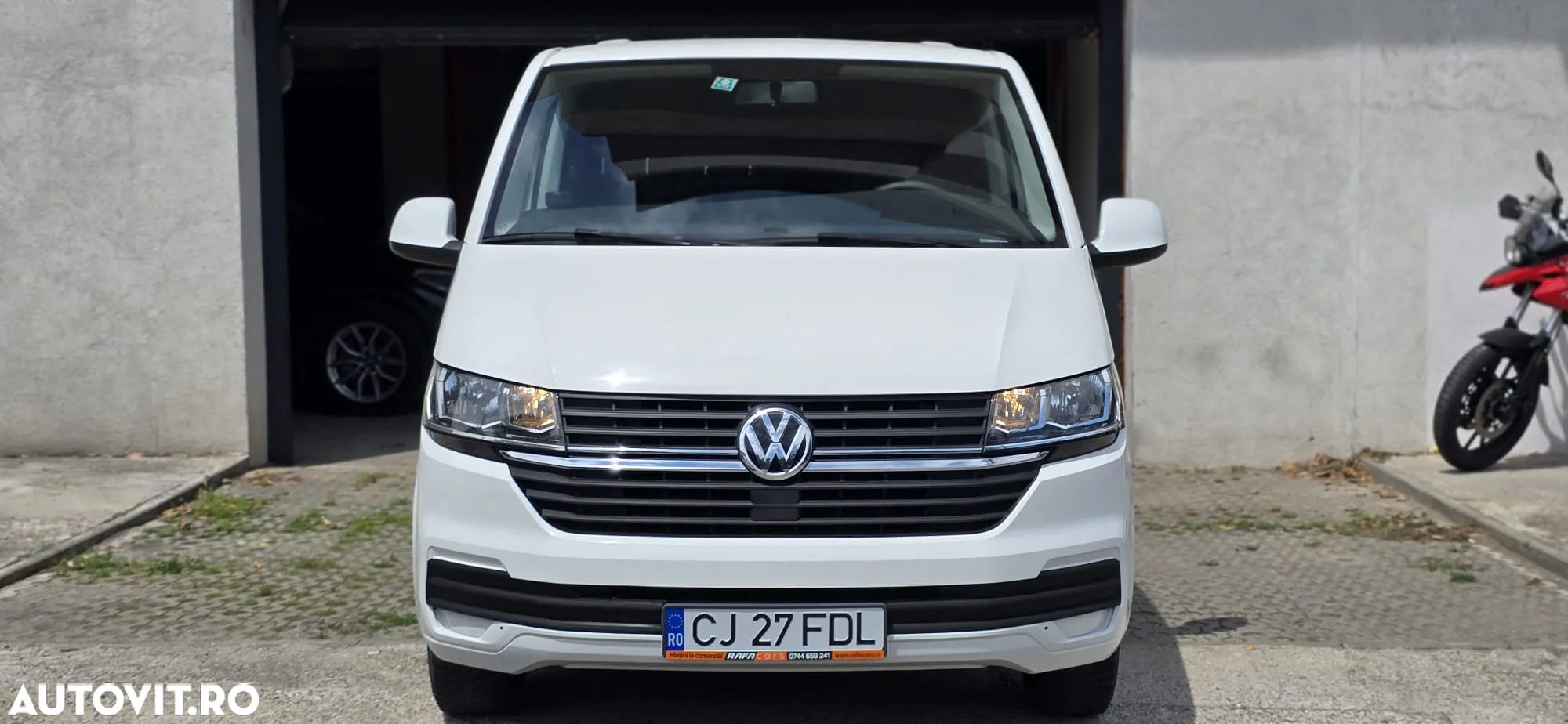 Volkswagen Caravelle - 14