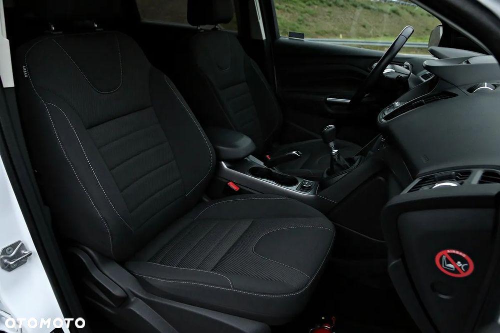 Ford Kuga 2.0 TDCi 2x4 Titanium - 30