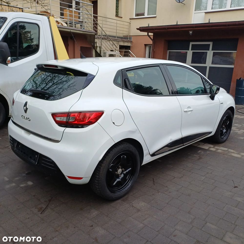 Renault Clio 1.2 16V 75 LIMITED - 6
