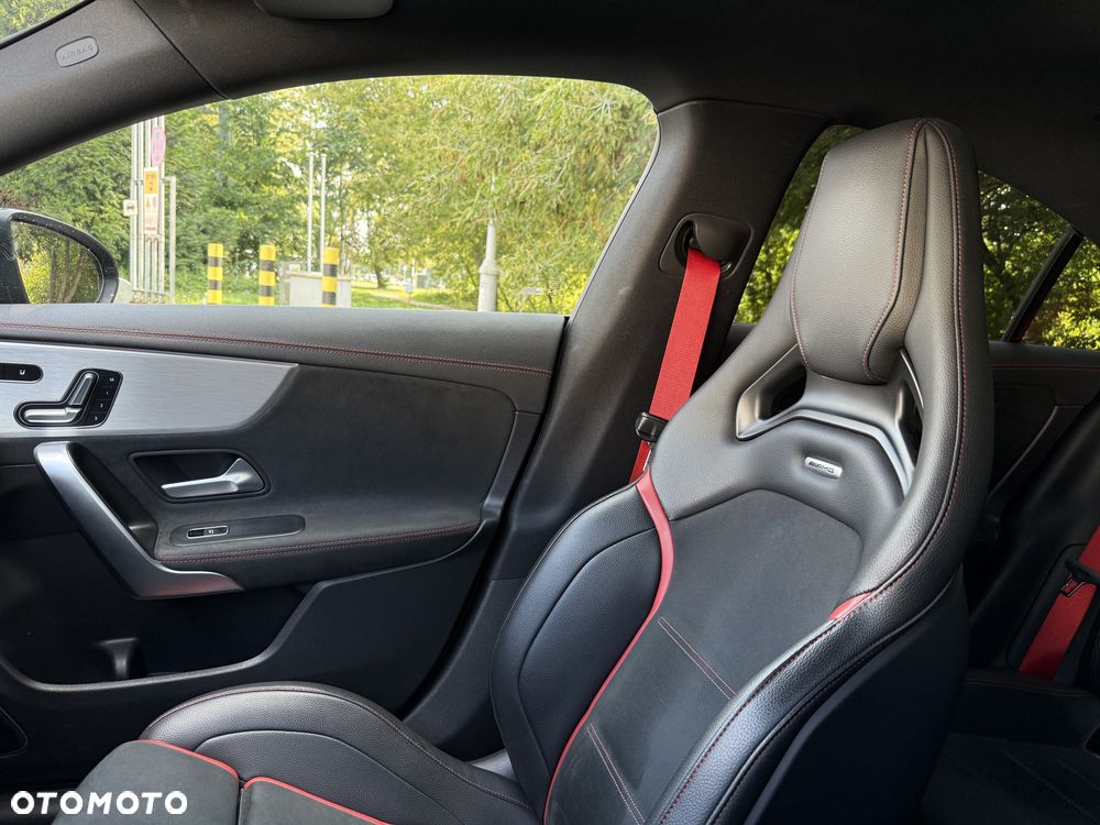 Mercedes-Benz CLA - 16