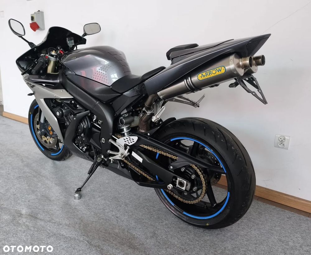 Yamaha R1 - 14