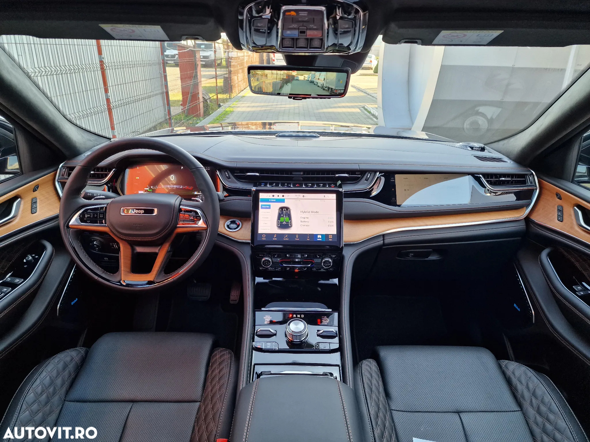 Jeep Grand Cherokee - 17