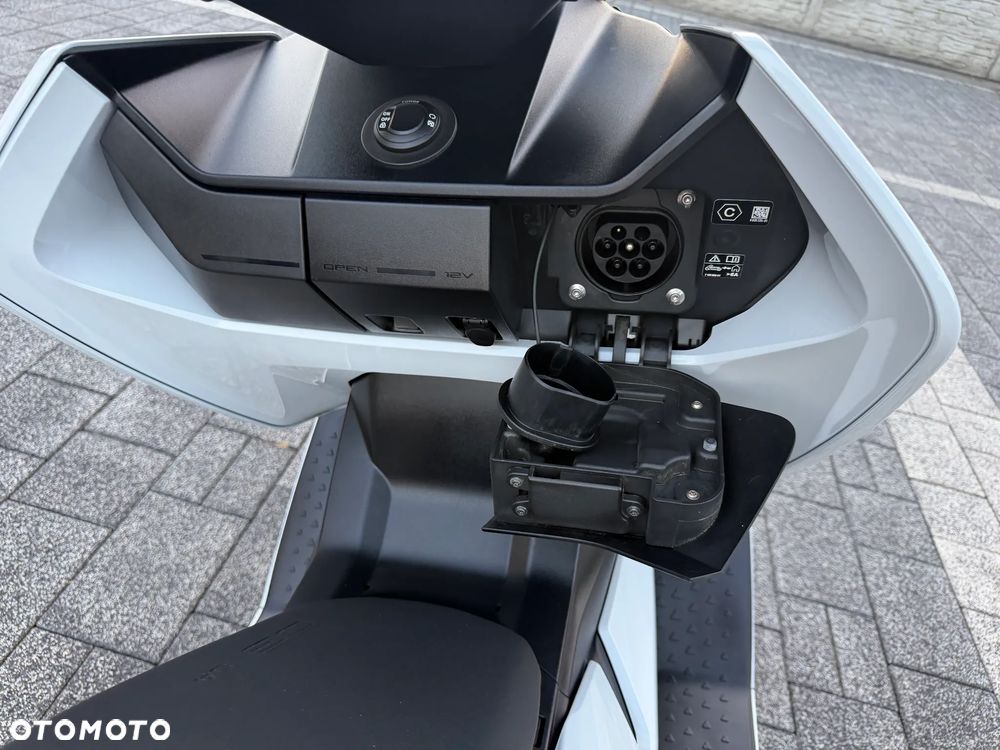 BMW CE 04 - 12