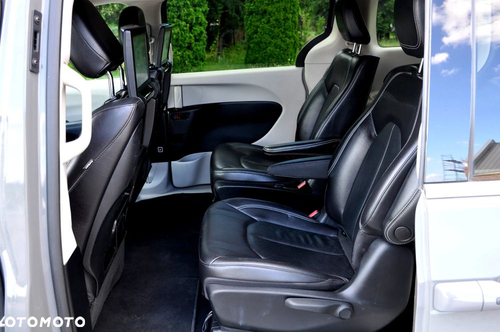 Chrysler Pacifica - 24