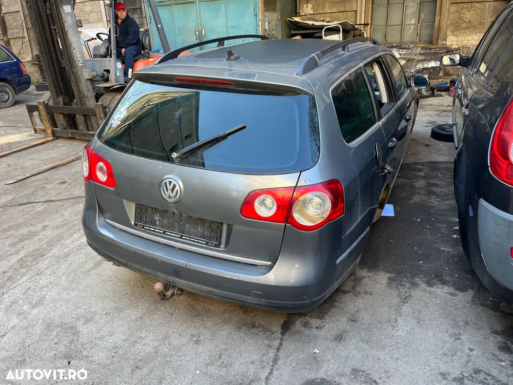 Dezmembrez VW Volkswagen Passat B6 break gri inchis 2.0 TDI 2007 - 9
