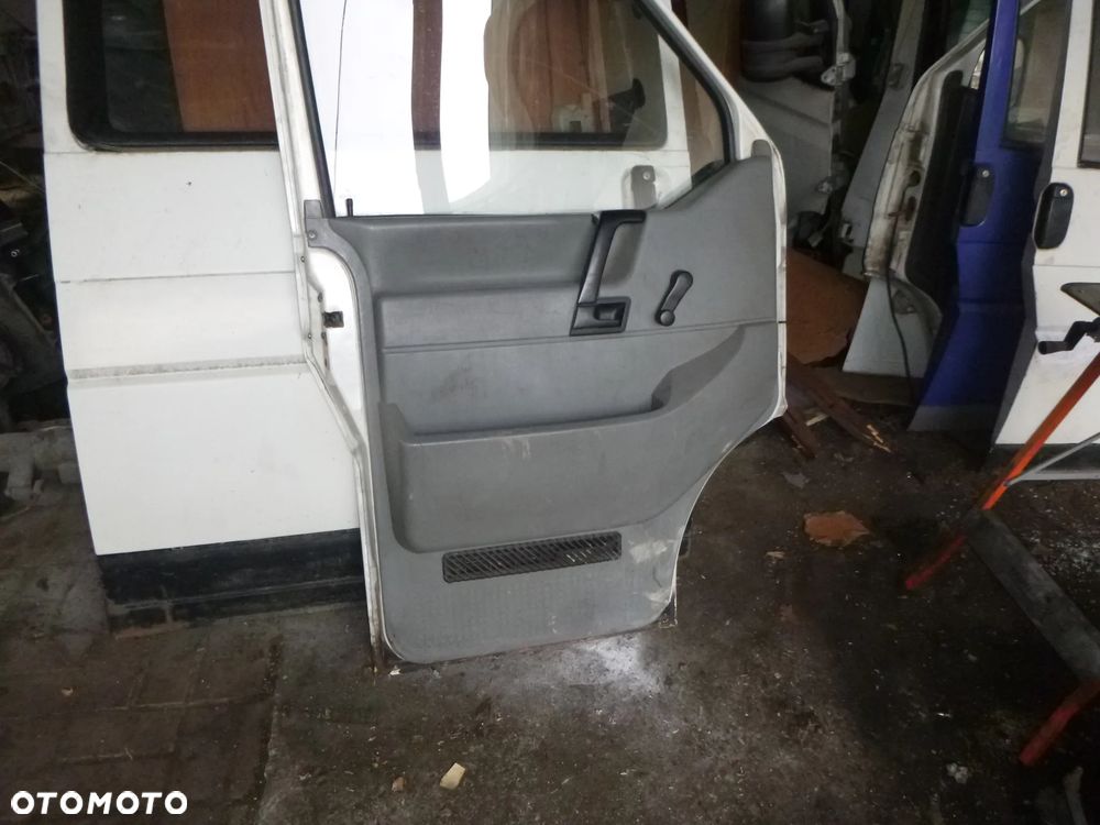 TAPICERKA KIESZEŃ VW T4 - 2