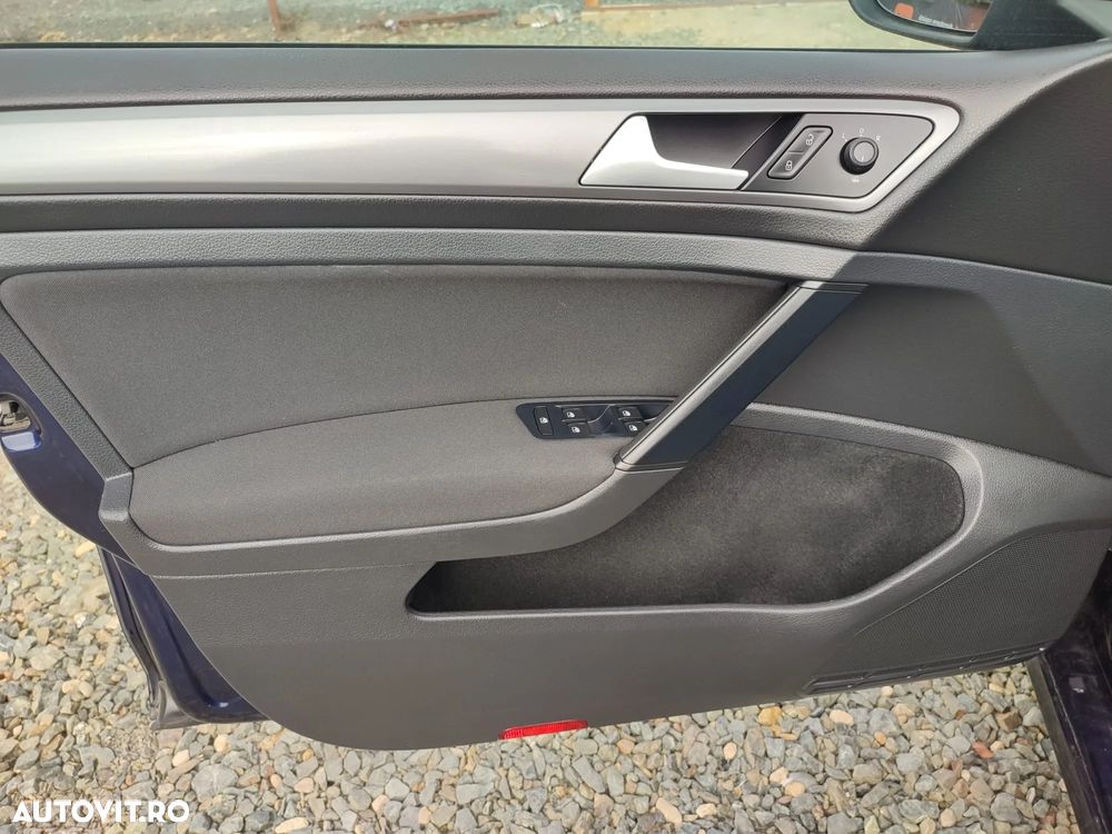 Volkswagen Golf - 11