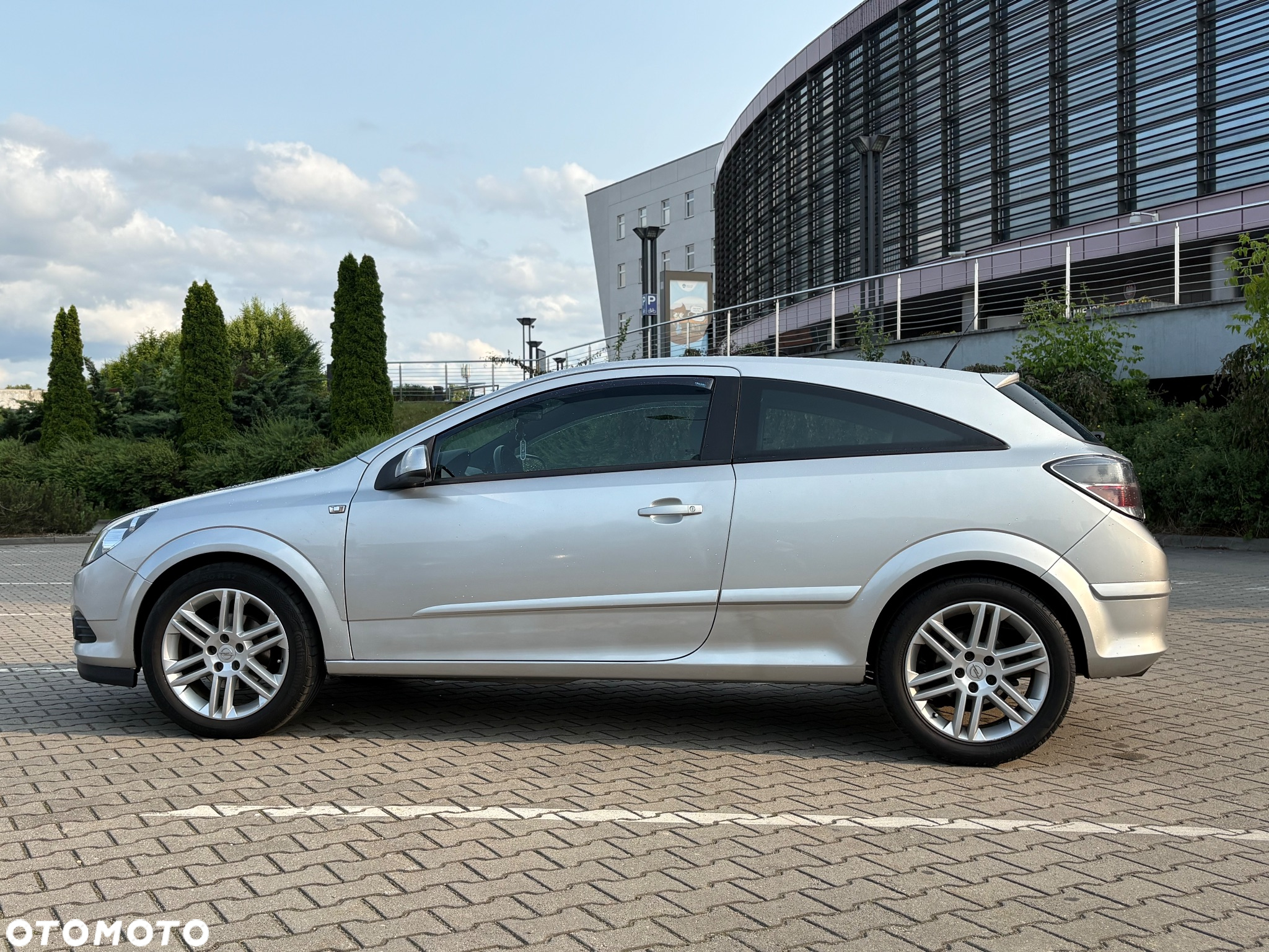 Opel Astra GTC 1.6 Sport - 10