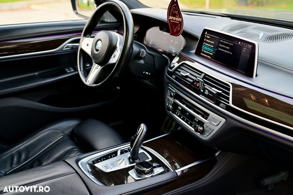 BMW Seria 7 745e - 24