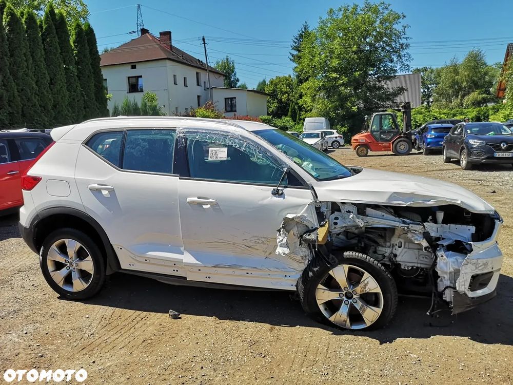 Volvo XC 40 D4 AWD Geartronic Momentum - 11