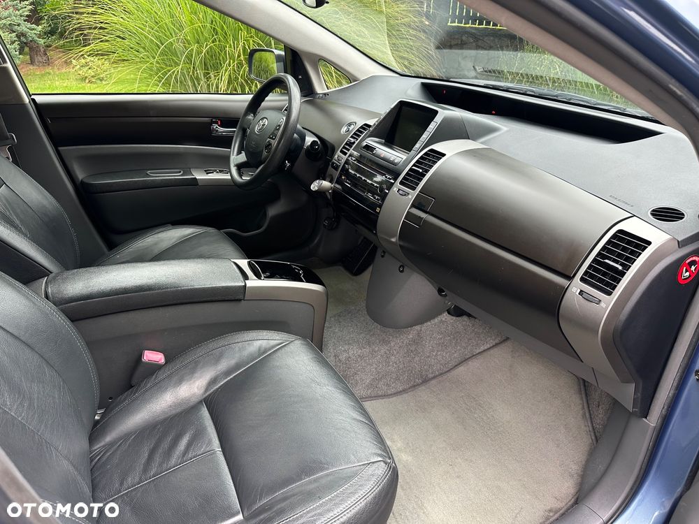 Toyota Prius (Hybrid) Executive - 17