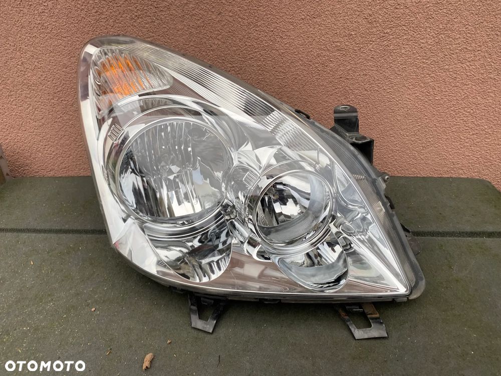lampa corolla verso lift prawa eu cała - 2