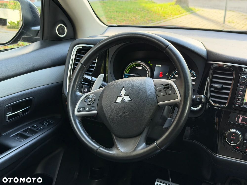 Mitsubishi Outlander 2.0 4WD Top - 16