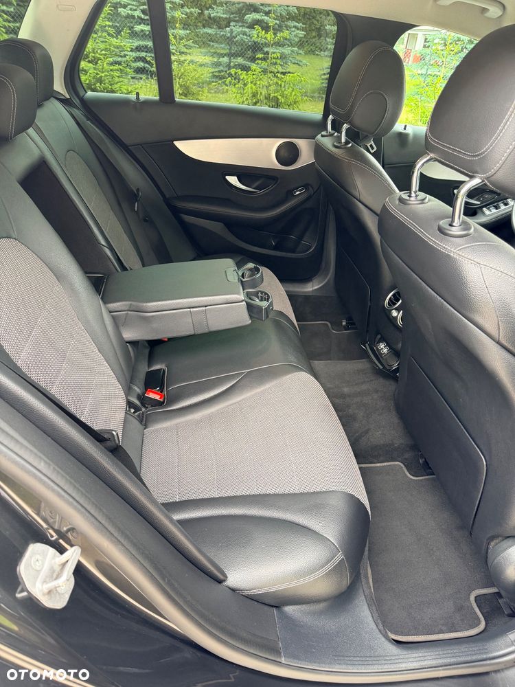 Mercedes-Benz Klasa C 220 d 4Matic 9G-TRONIC Avantgarde - 24