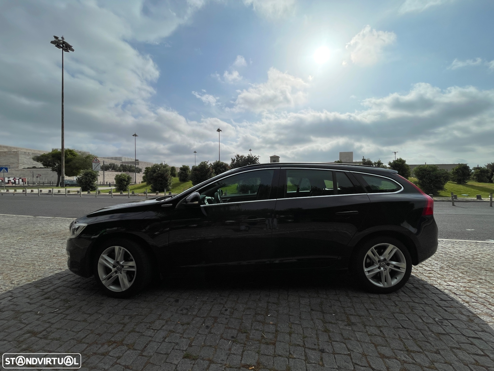 Volvo V60 2.4 D6 Momentum AWD Phev - 2