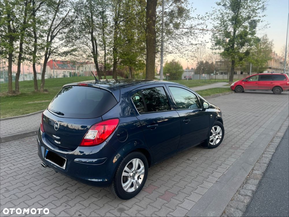 Opel Corsa 1.4 16V Cosmo - 4