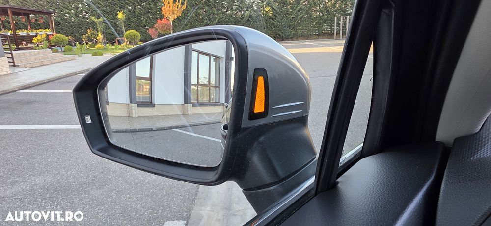 Volkswagen Tiguan 2.0 TDI SCR 4MOTION DSG R-Line - 31