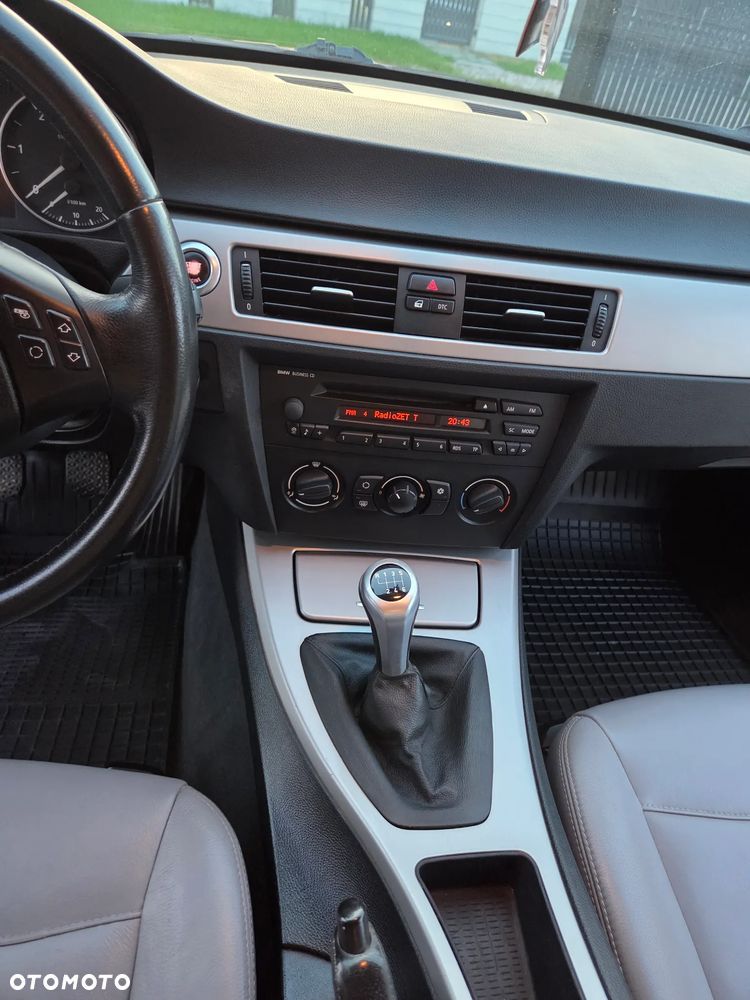 BMW Seria 3 318d DPF - 31