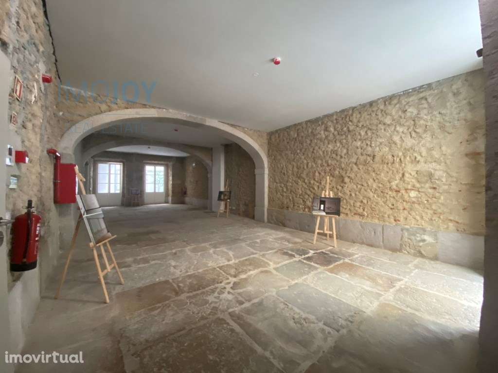 Espaço para transformar num Estabelecimento Comercial na Rua da Mad... - Grande imagem: 4/29