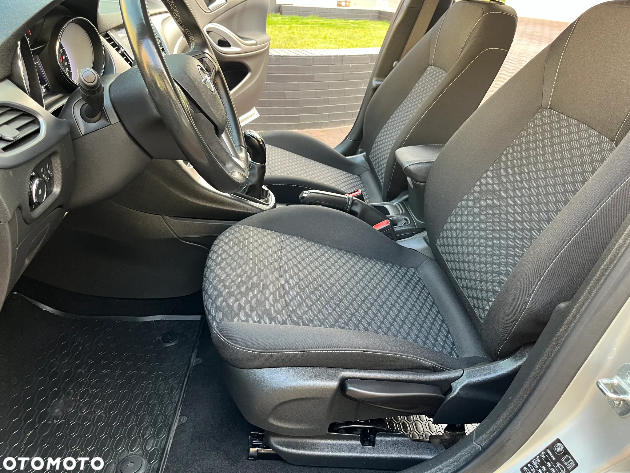 Opel Astra V 1.2 T Edition S&S - 18