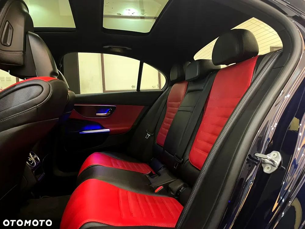 Mercedes-Benz Klasa C 300 4Matic 9G-TRONIC - 17
