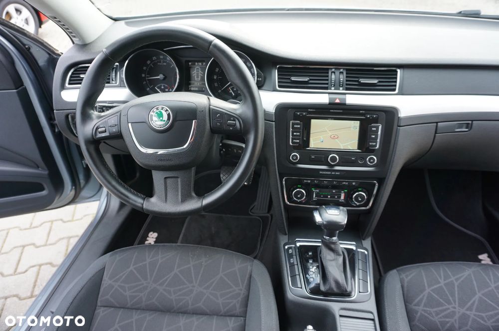 Skoda Superb 2.0 TDI DSG FAMILY - 32