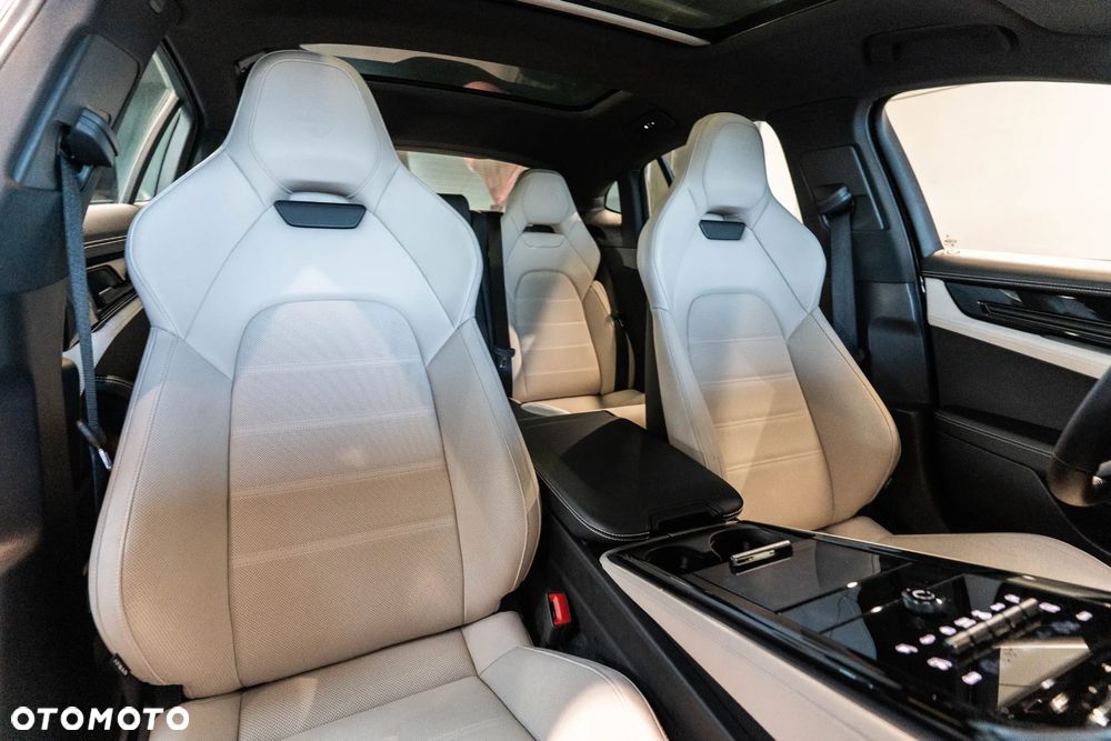 Porsche Panamera 4S E-Hybrid PHEV - 32
