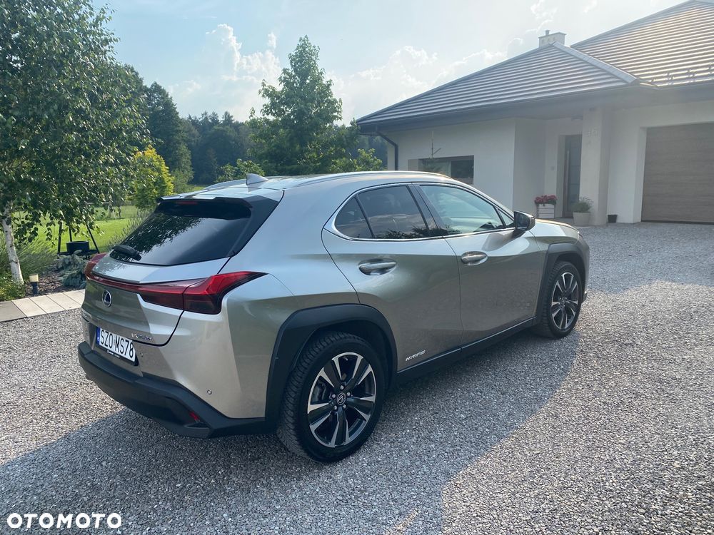 Lexus UX - 12