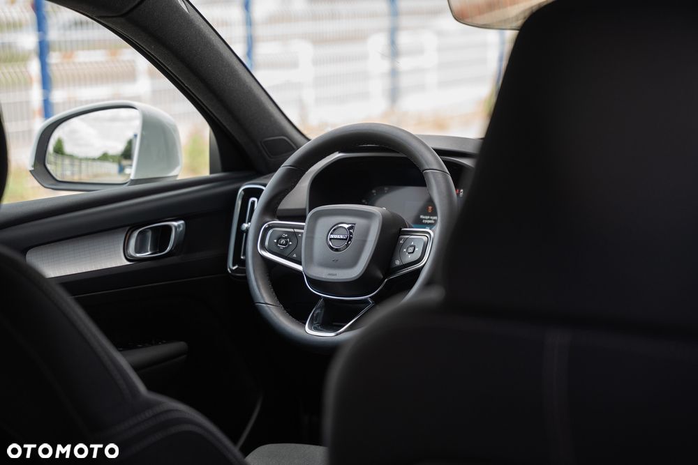 Volvo XC 40 B3 B DKG Plus Bright - 25