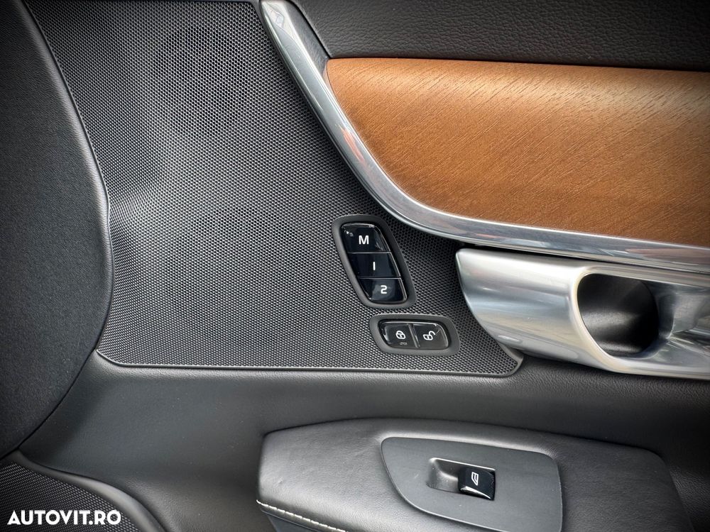 Volvo S90 T8 Twin Engine AWD Geartronic Inscription - 37
