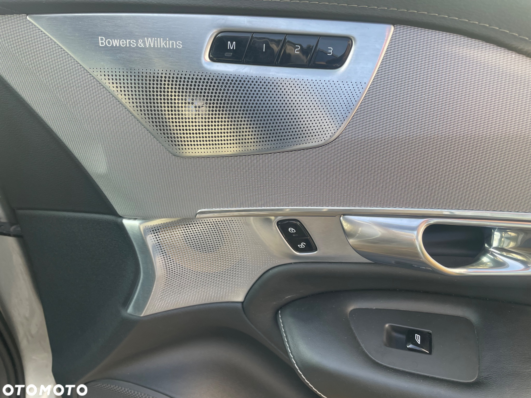Volvo XC 90 T8 AWD Plug-In Hybrid R-Design 7os - 17