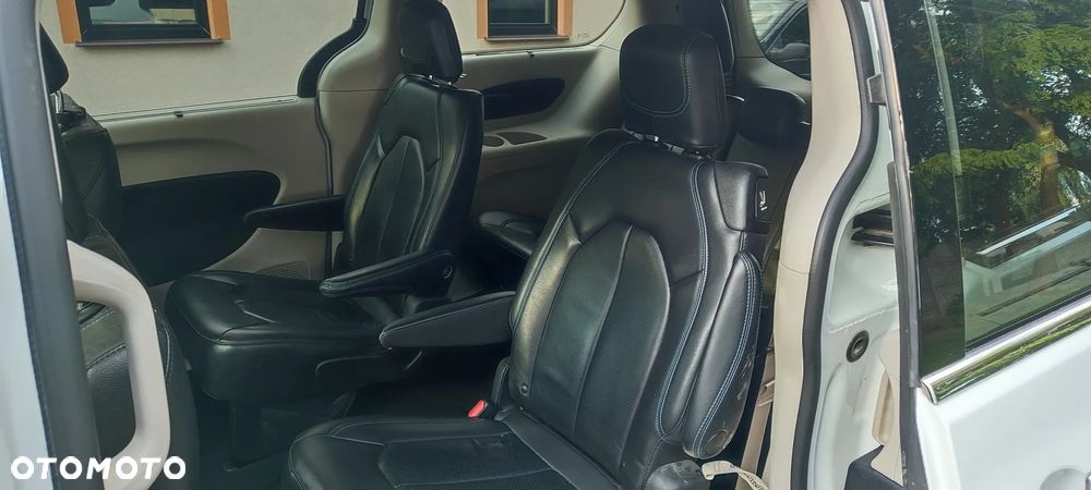 Chrysler Pacifica - 15