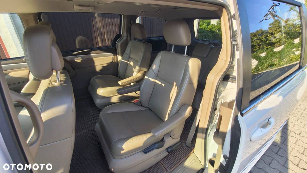 Volkswagen Routan - 13