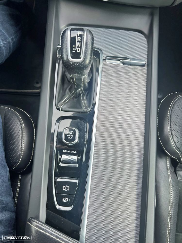 Volvo XC 60 2.0 D4 R-Design Geartronic - 17