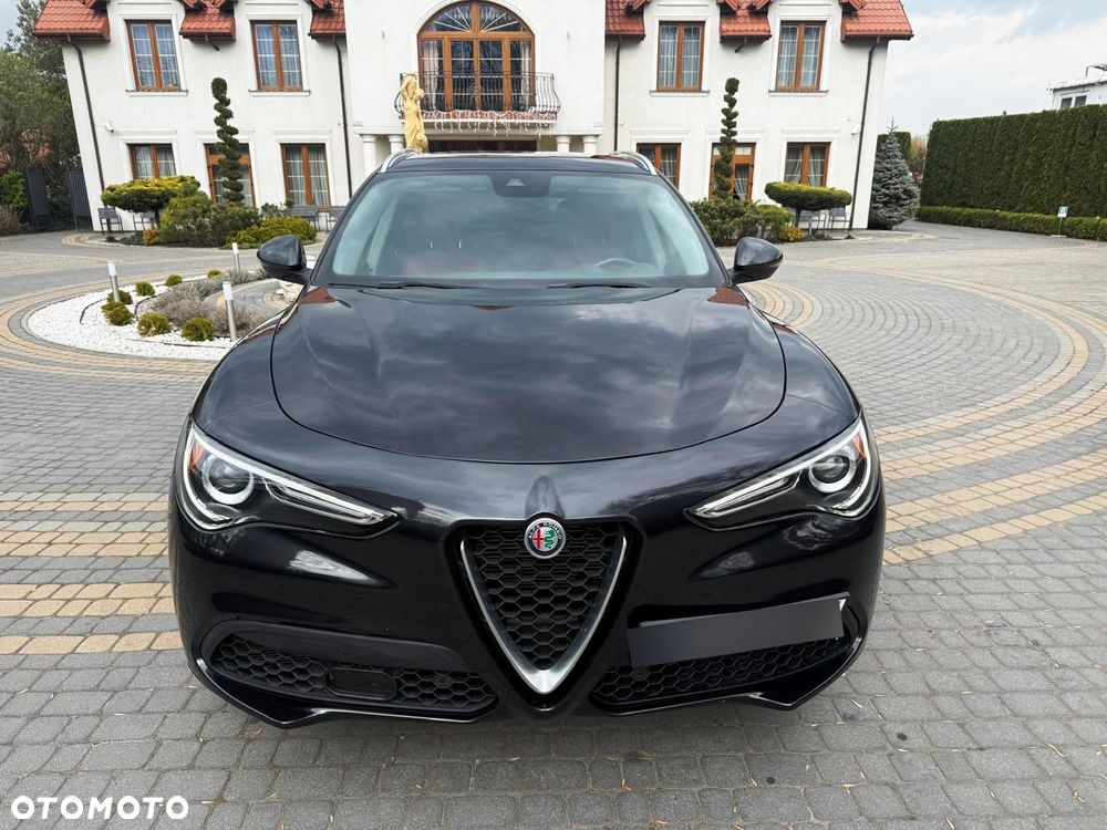Alfa Romeo Stelvio - 8