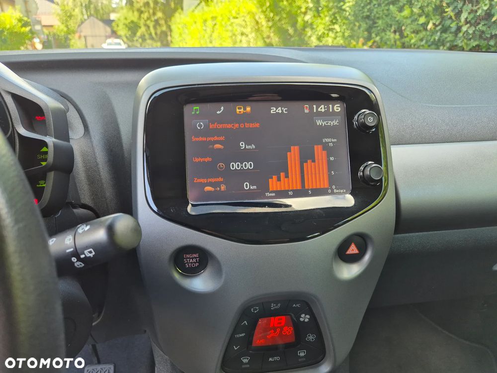 Toyota Aygo x.shift x-play connect - 27