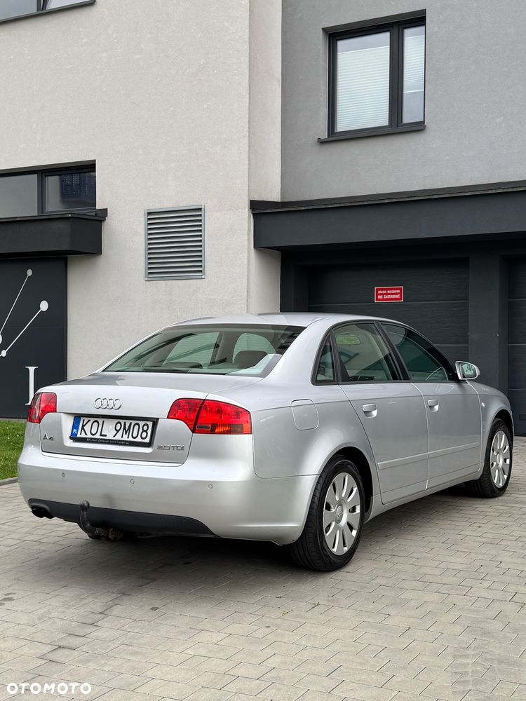 Audi A4 Limousine - 4